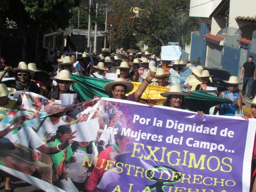 Honduras: Mujeres campesinas se movilizan exigiendo el derecho a la tierra y al desarrollo integral
